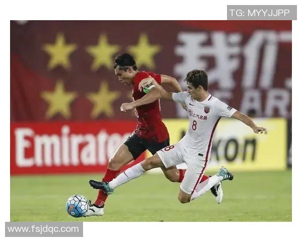 恒大与上港激战加时赛决胜时刻的精彩对决与情感交织 恒大与上港激战加时赛决胜时刻的精彩对决与情感交织