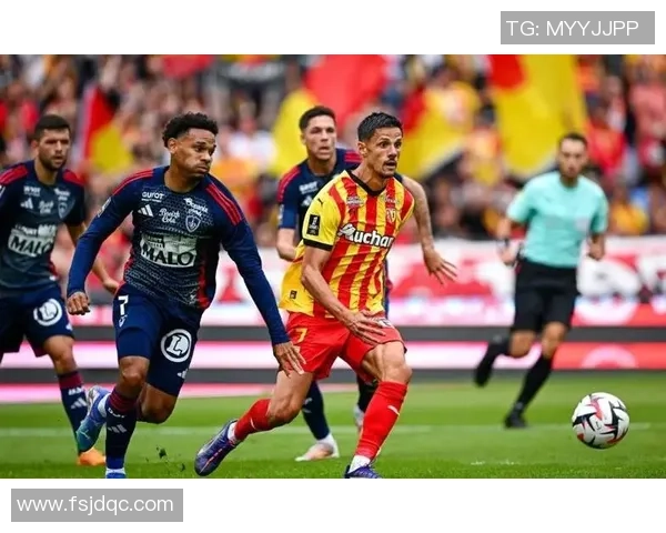 斯特拉斯与尼斯的精彩对决揭示法甲新赛季的激烈竞争与球队实力较量